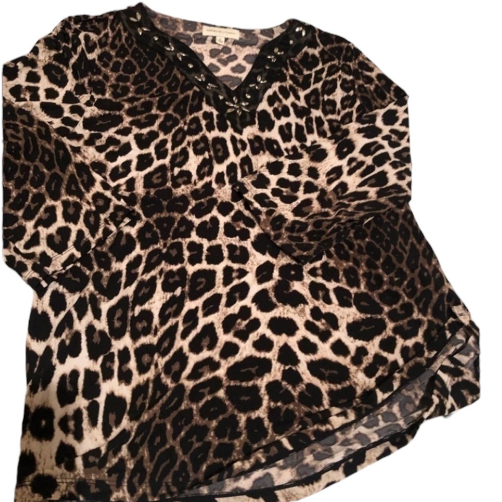 Adrienne Vittadini size XL leopard print V-neck loose cut w/ Rhinestone details
